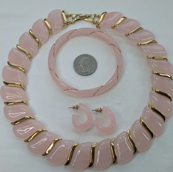 Vintage Lucite Set; Necklace, Bracelet, & Earrings - Chunky Pink & Gold - Picture 4 of 8